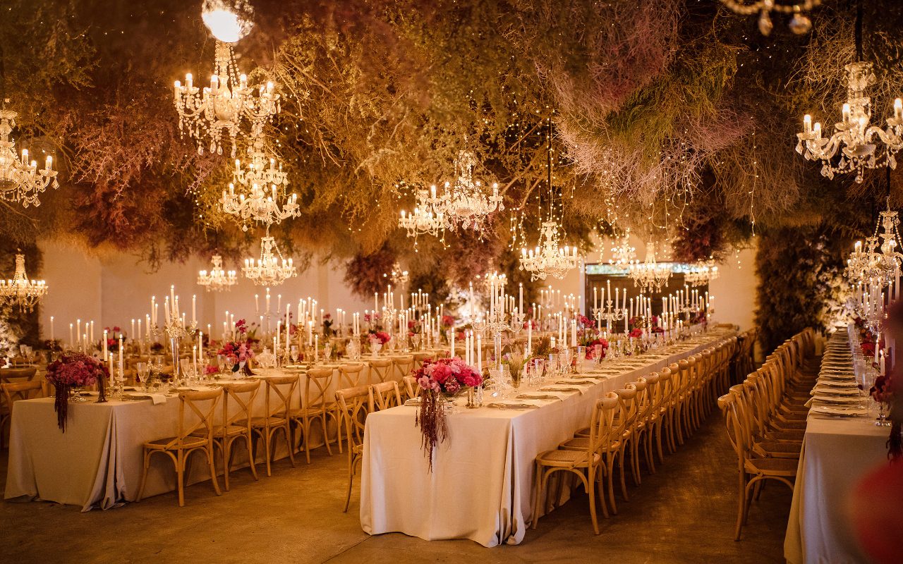 Why Candlelight Creates the Perfect Wedding Atmosphere